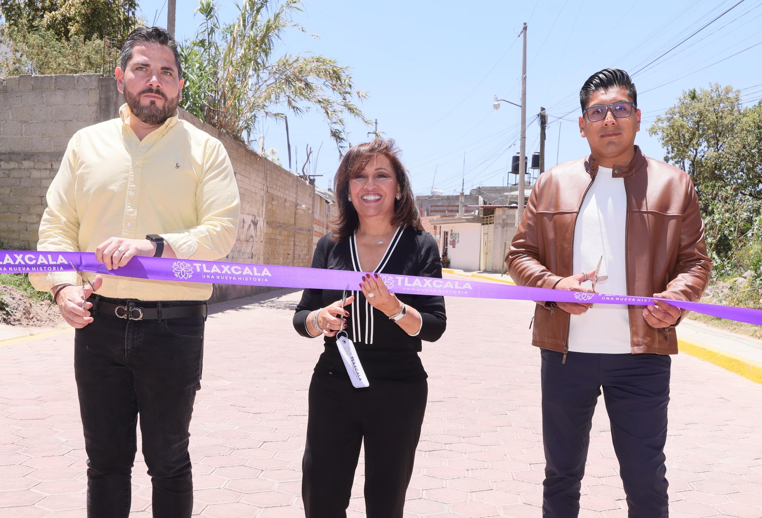 Entrega gobernadora obras viales en los municipios de Xicohtzinco y Mazatecochco
